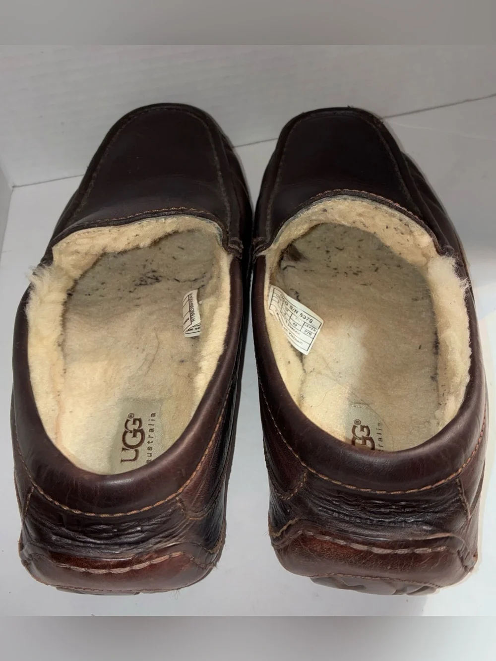 UGG Men's 9 Dark Brown Leather Slip-On Moccasin with Shearling Lining Shoes